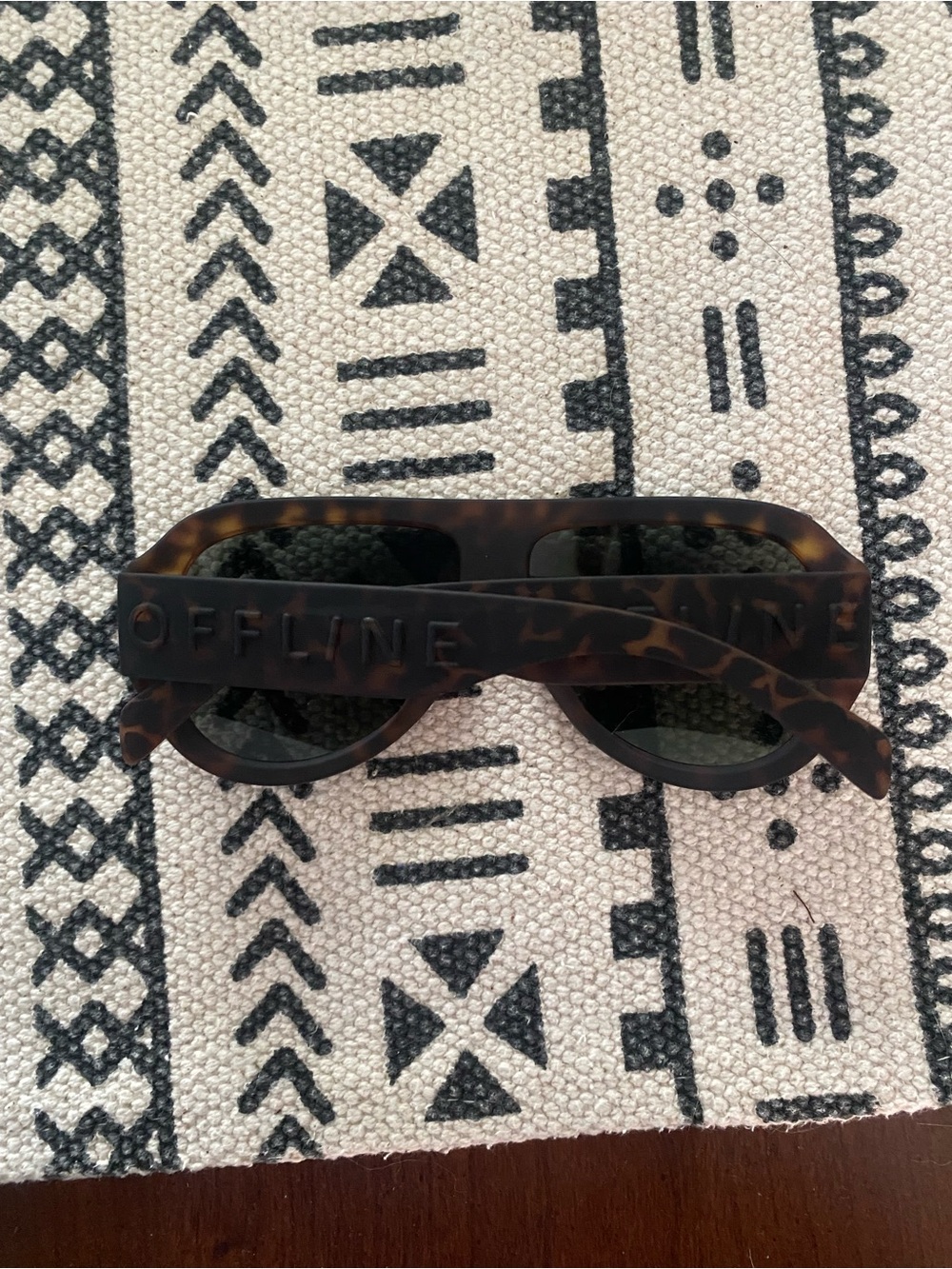 Aerie Offline sunglasses - Picture 2 of 4
